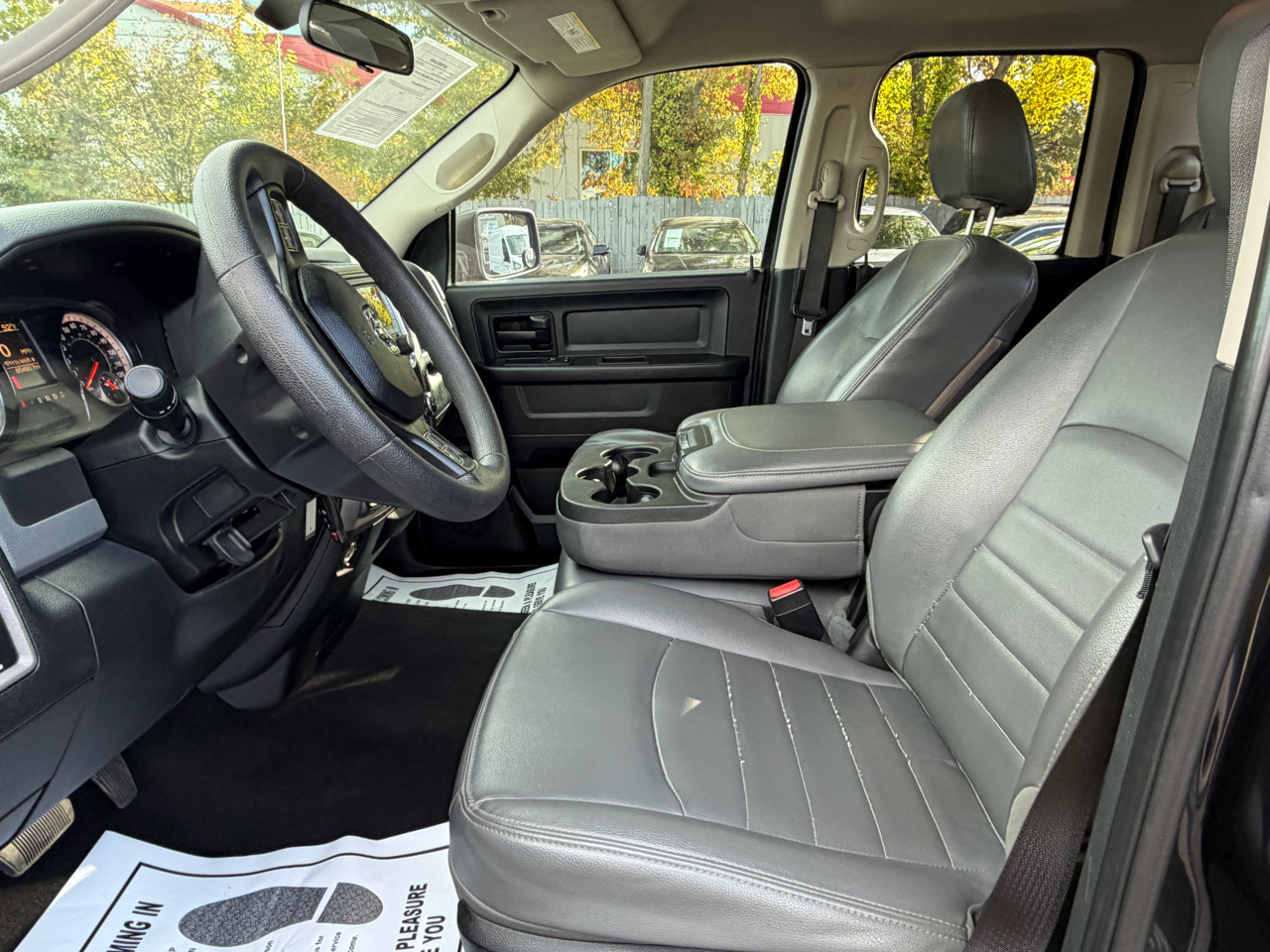 RAM 1500 Express 4x2 Quad Cab 6'4" Box 2017 RAM 1500 Express 4x2 Quad Cab 6'4" Box 2017