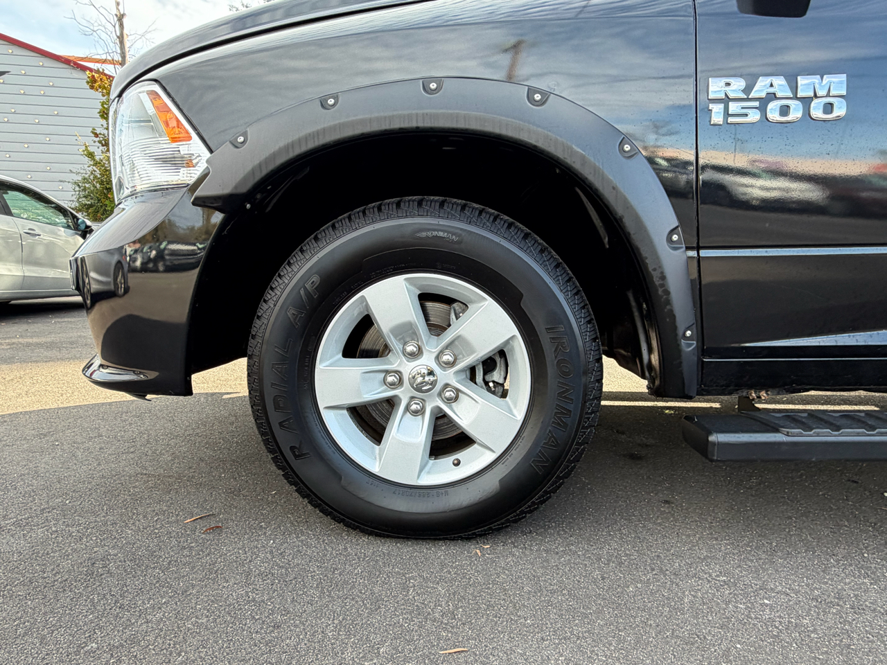 RAM 1500 Express 4x2 Quad Cab 6'4" Box 2017 RAM 1500 Express 4x2 Quad Cab 6'4" Box 2017