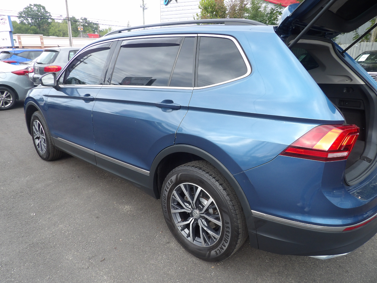 Volkswagen Tiguan 2.0T SE R-Line Black 4MOTION 2020 Volkswagen Tiguan 2.0T SE R-Line Black 4MOTION 2020