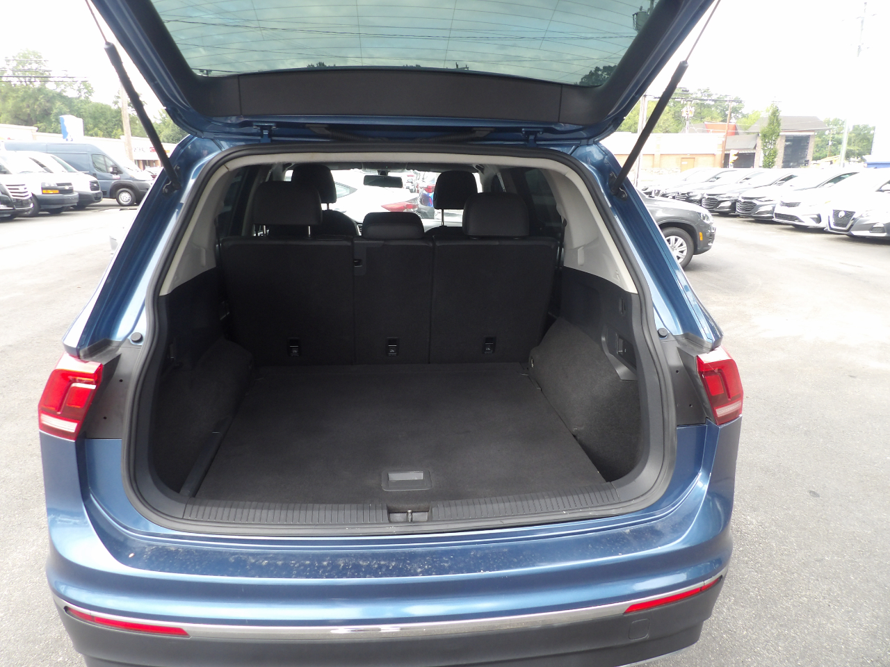 Volkswagen Tiguan 2.0T SE R-Line Black 4MOTION 2020 Volkswagen Tiguan 2.0T SE R-Line Black 4MOTION 2020