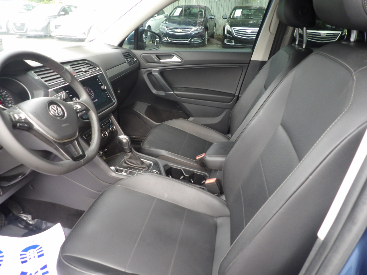 Volkswagen Tiguan 2.0T SE R-Line Black 4MOTION 2020 Volkswagen Tiguan 2.0T SE R-Line Black 4MOTION 2020