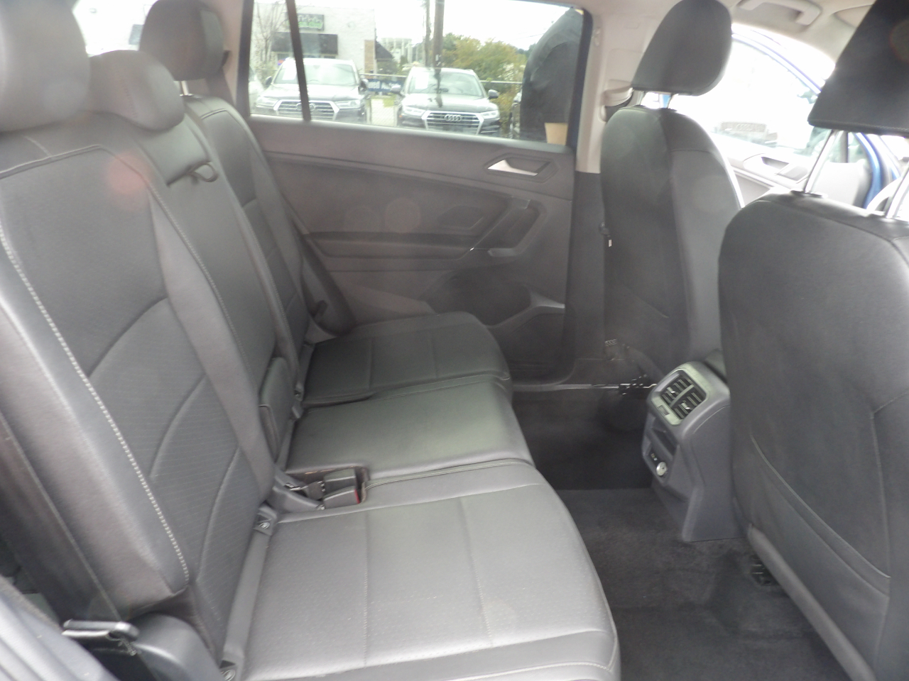 Volkswagen Tiguan 2.0T SE R-Line Black 4MOTION 2020 Volkswagen Tiguan 2.0T SE R-Line Black 4MOTION 2020