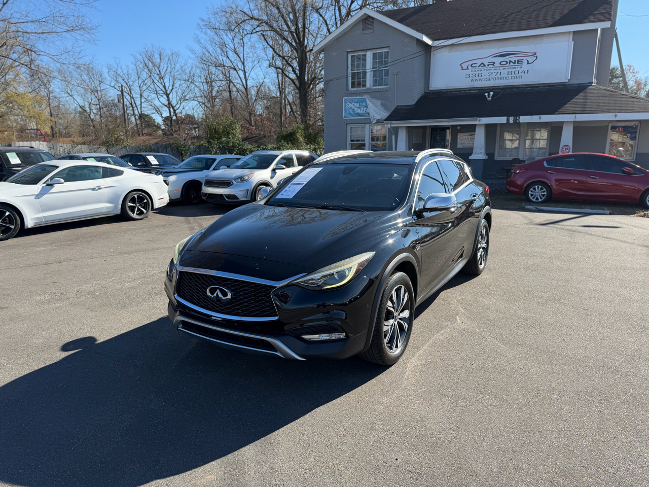 2017 INFINITI QX30 Premium's photo