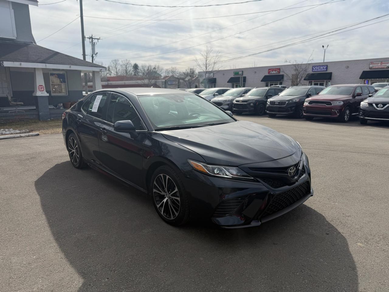 Toyota Camry SE Auto (Natl) 2020