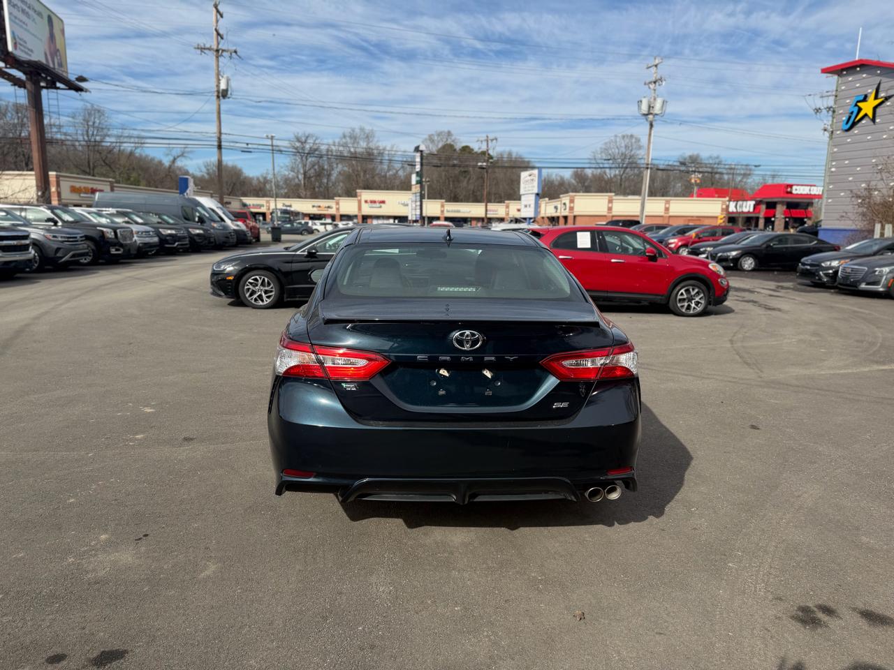 Toyota Camry SE Auto (Natl) 2020
