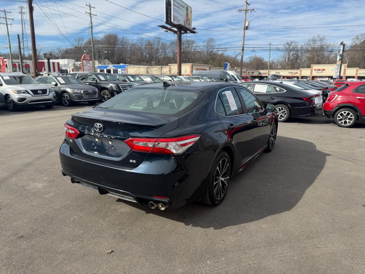 Toyota Camry SE Auto (Natl) 2020