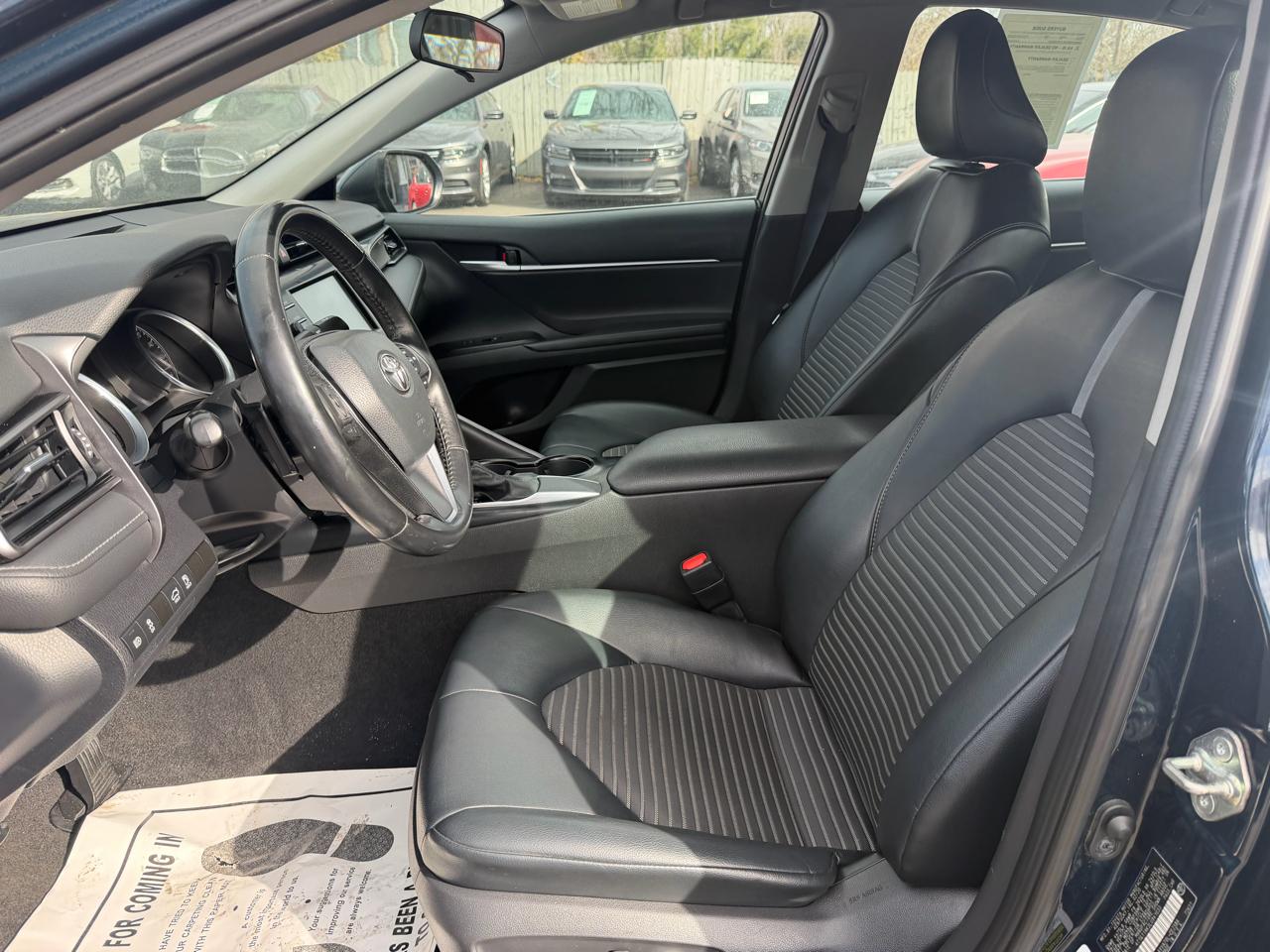 Toyota Camry SE Auto (Natl) 2020