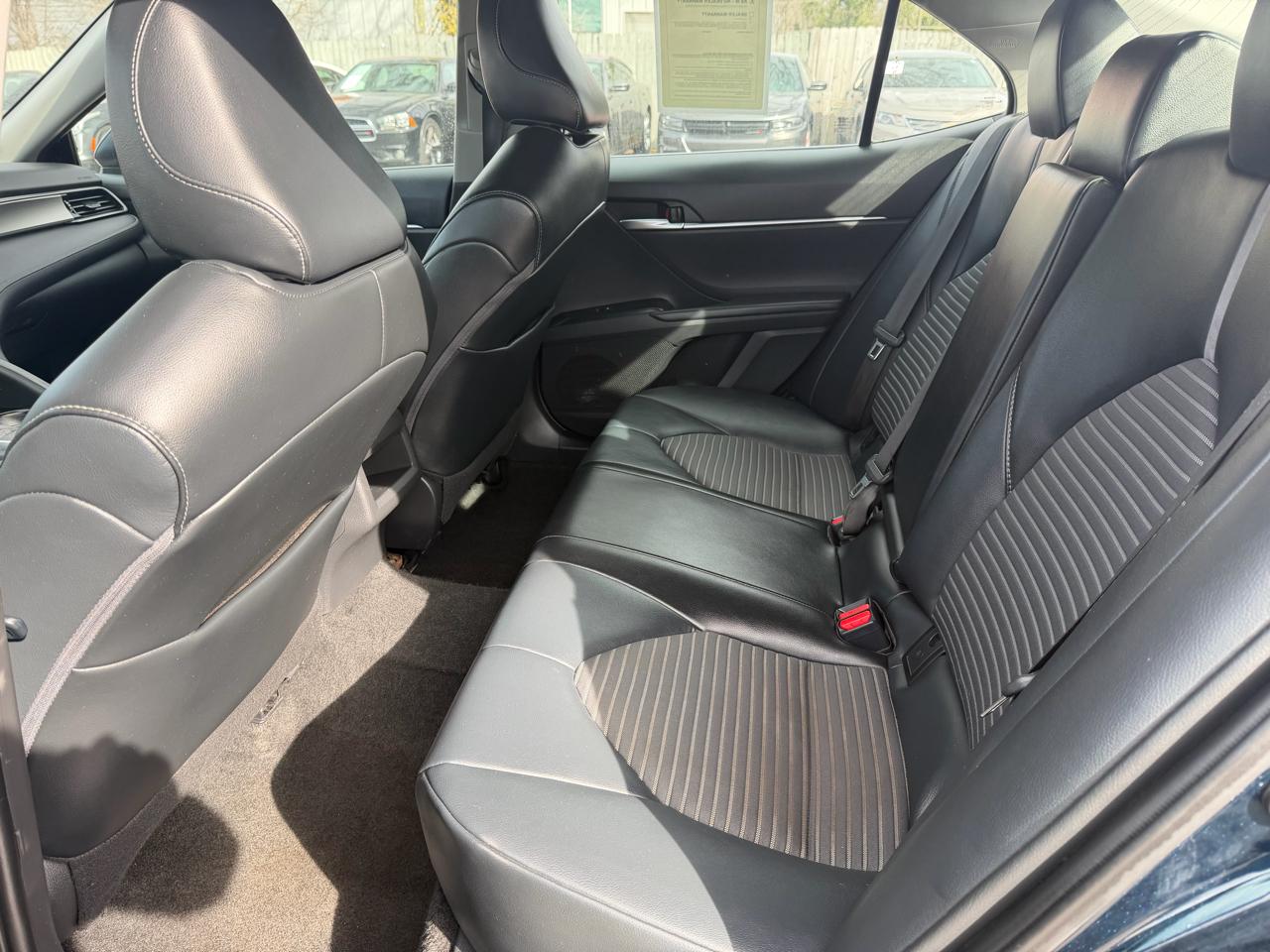 Toyota Camry SE Auto (Natl) 2020