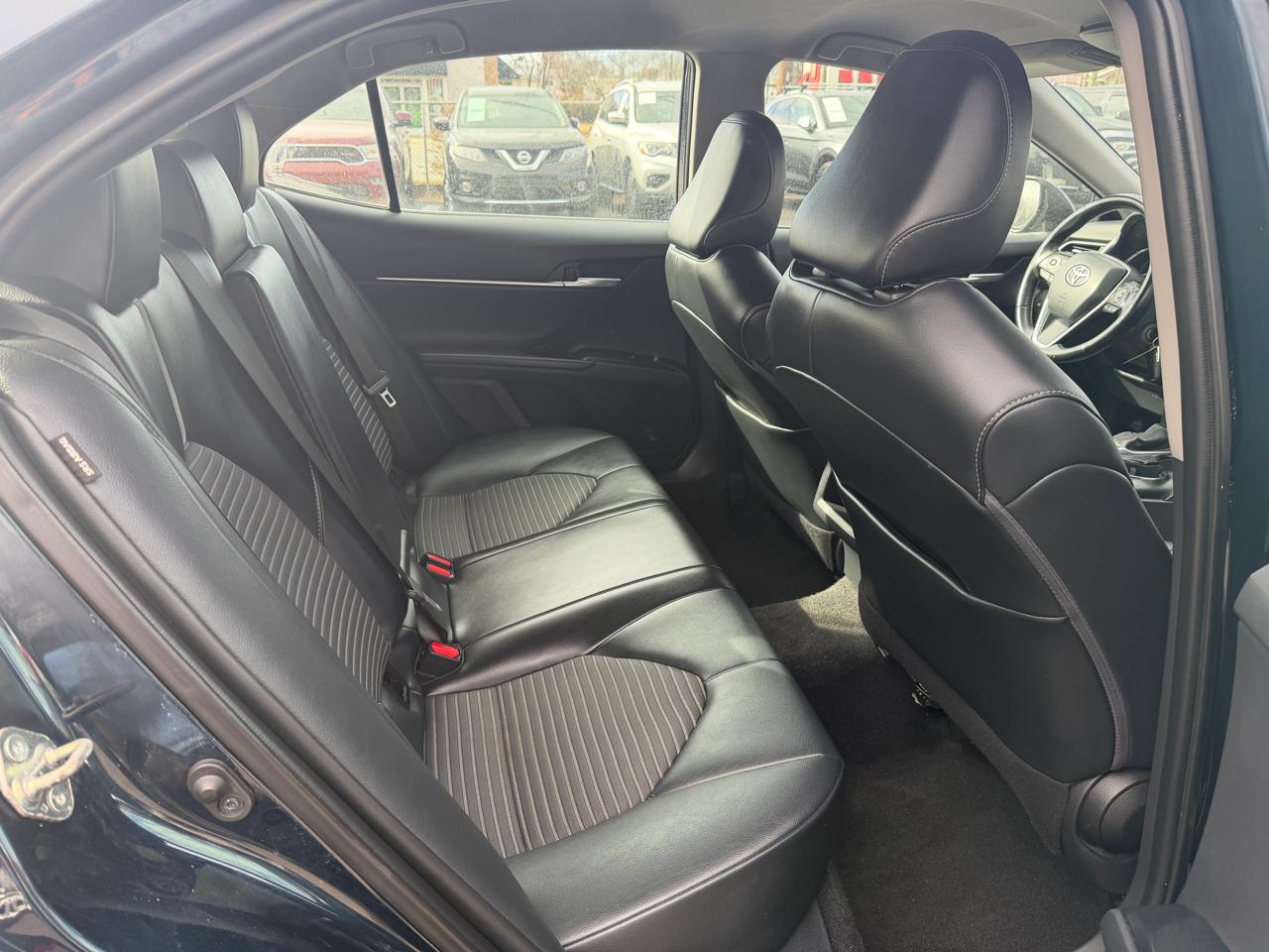 Toyota Camry SE Auto (Natl) 2020