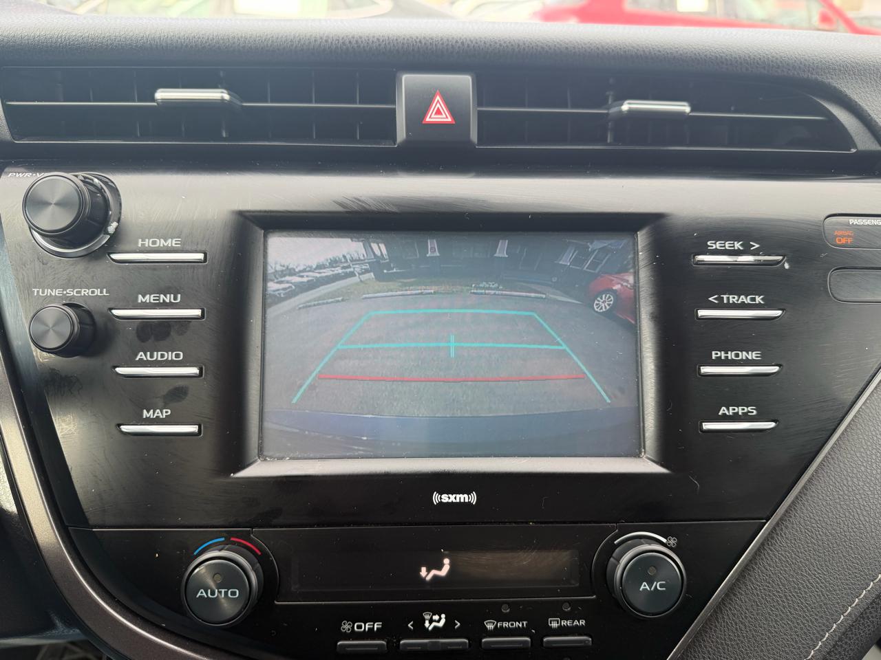 Toyota Camry SE Auto (Natl) 2020