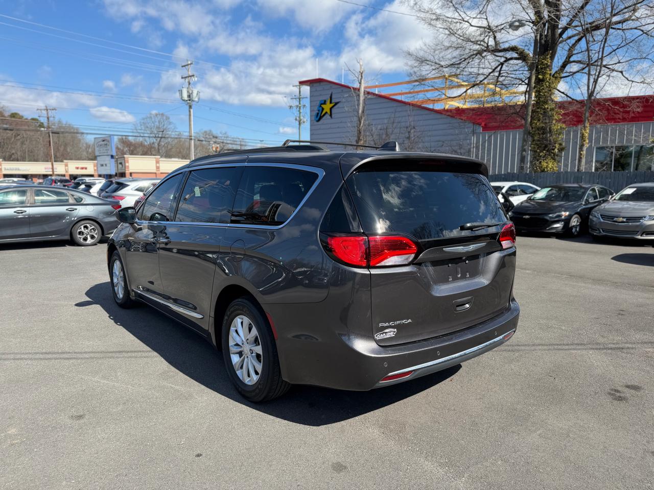 Chrysler Pacifica Touring-L FWD 2017