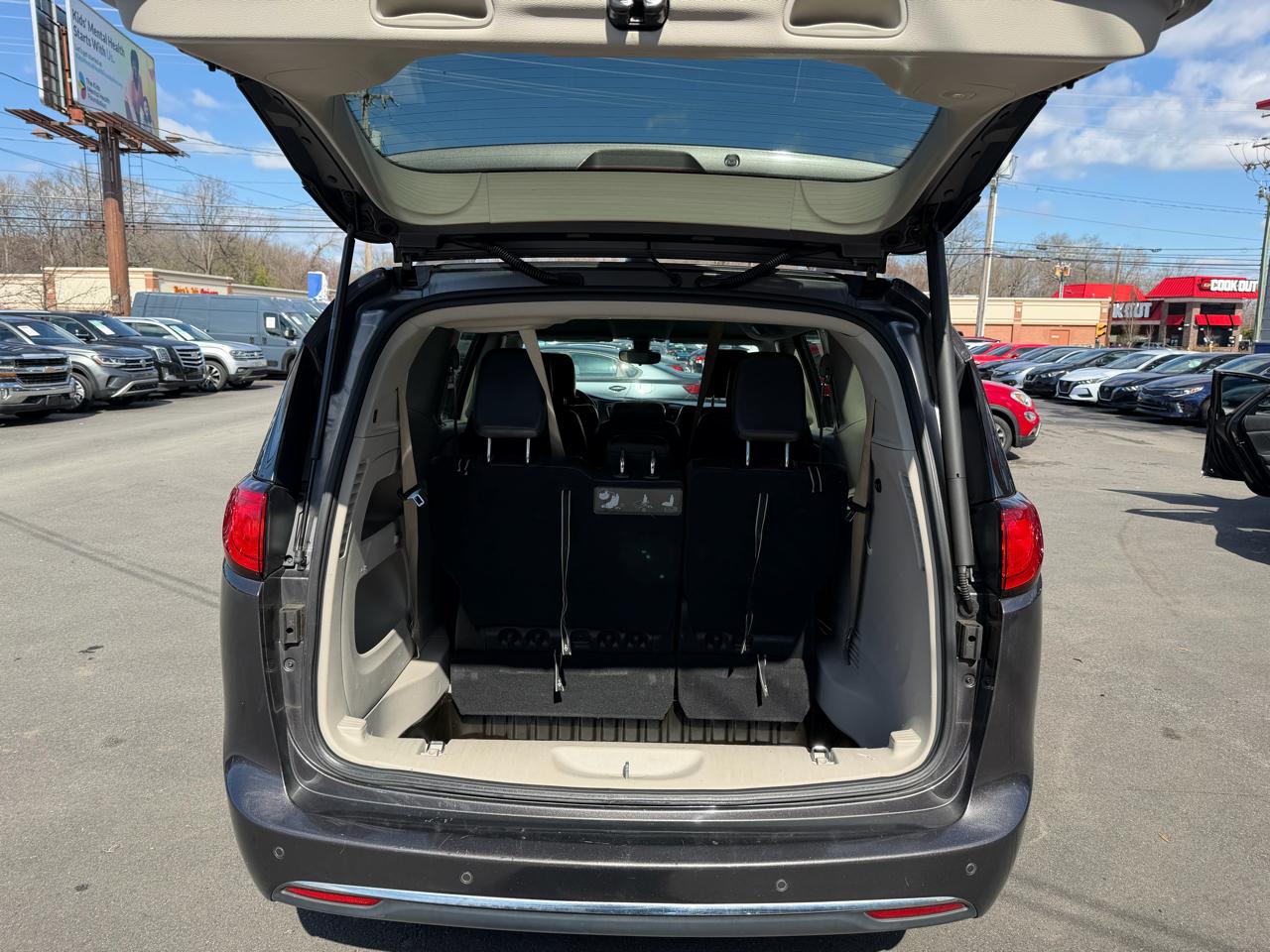 Chrysler Pacifica Touring-L FWD 2017