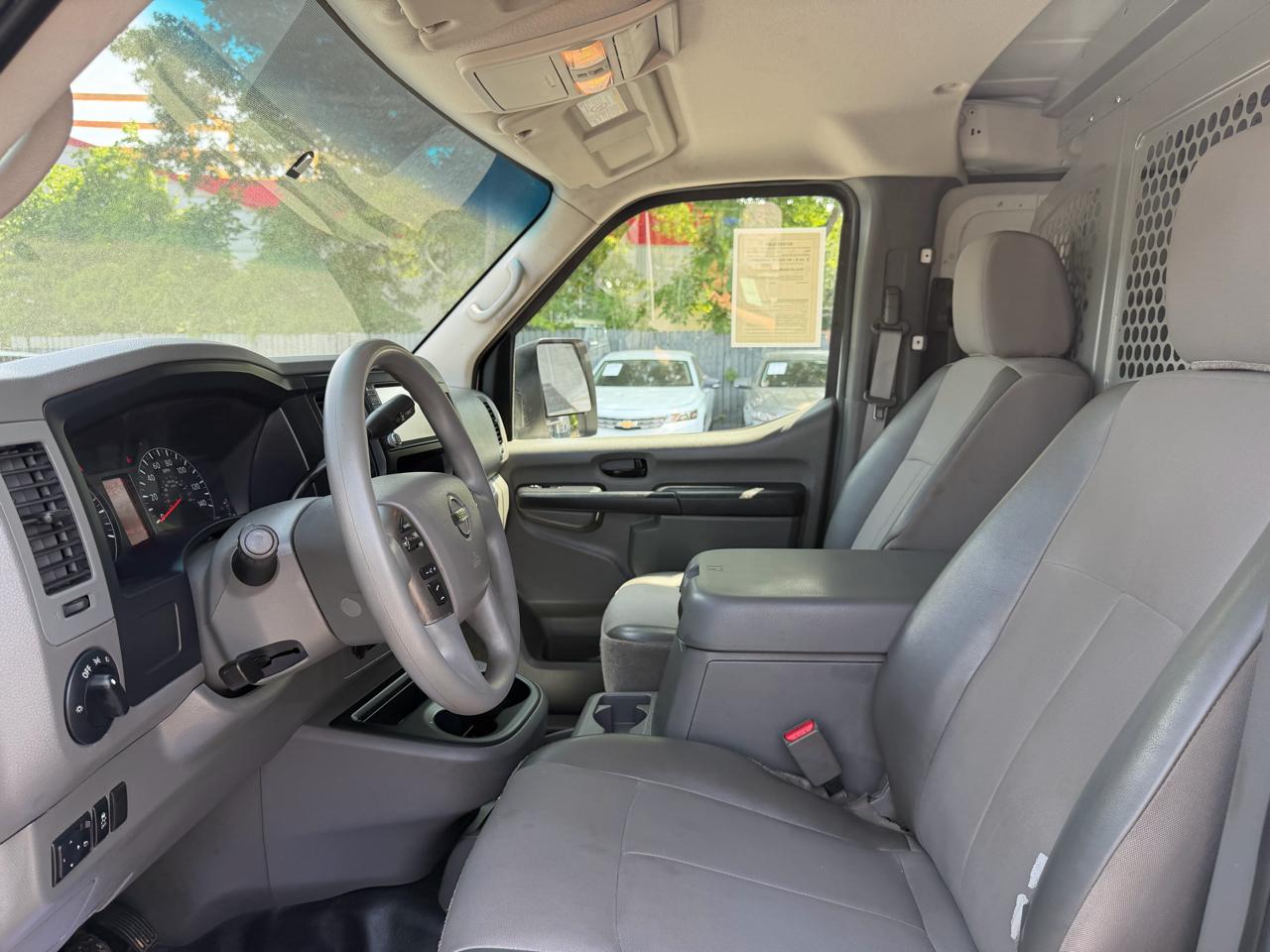 Nissan NV Cargo NV2500 HD Standard Roof V6 SV 2020