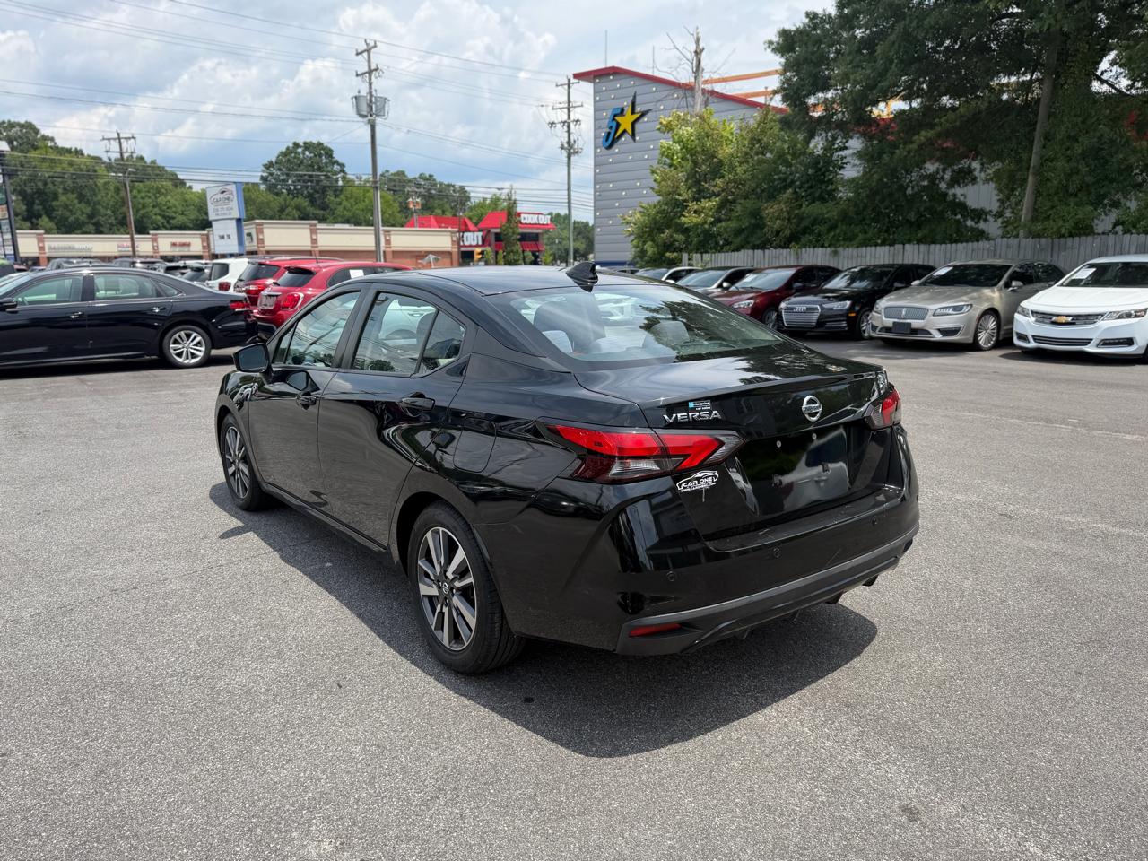 Nissan Versa SV CVT 2020