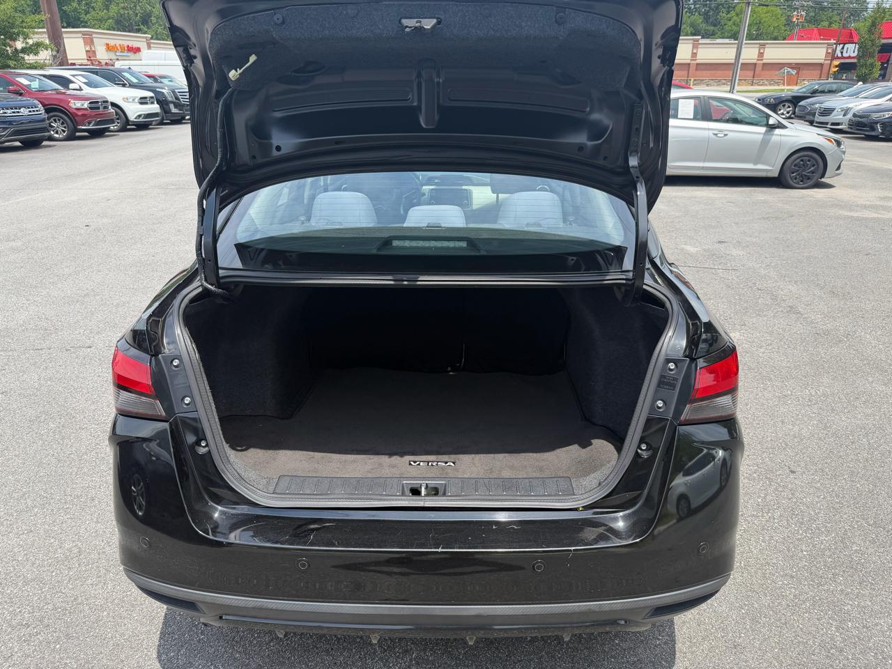 Nissan Versa SV CVT 2020