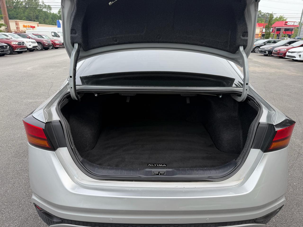 Nissan Altima 2.5 SV Sedan 2022
