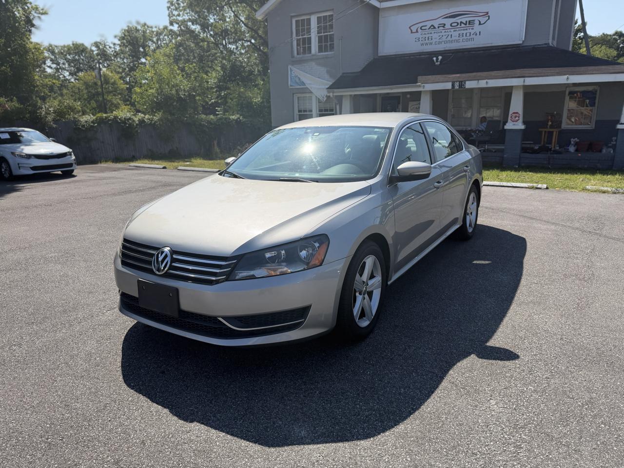 2014 Volkswagen Passat 4dr Sdn 1.8T Auto S