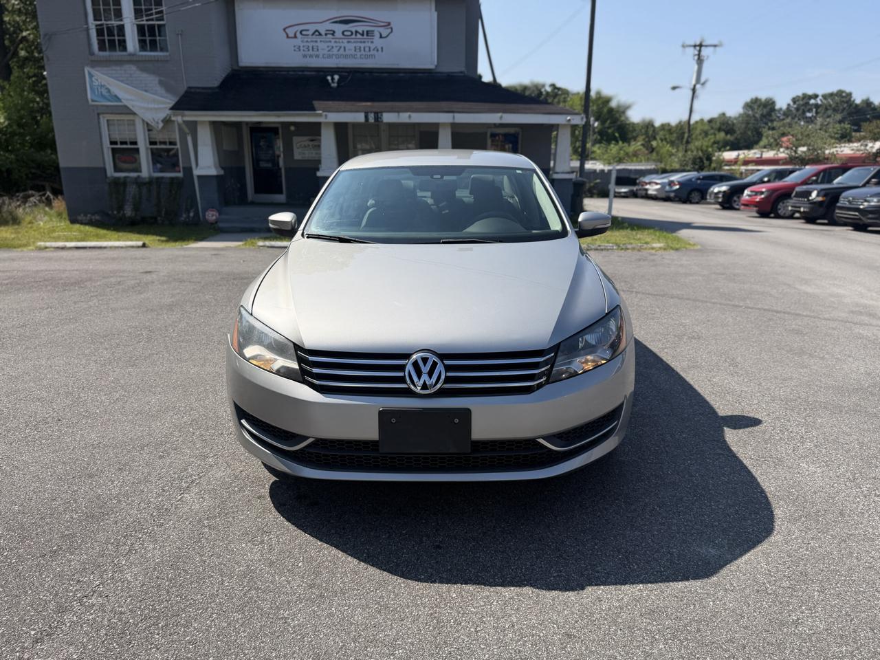 Volkswagen Passat 4dr Sdn 1.8T Auto Wolfsburg Ed 2014