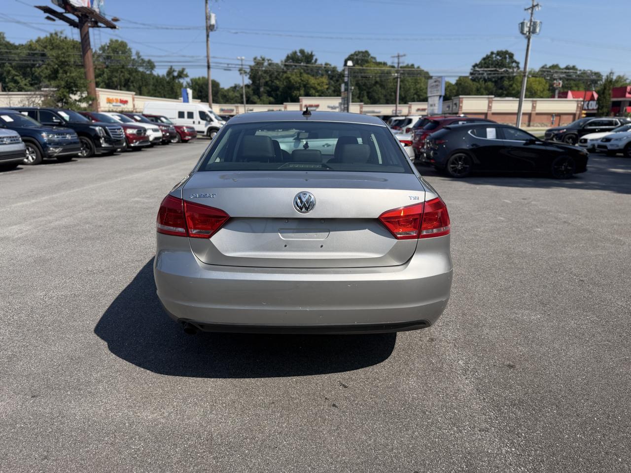 Volkswagen Passat 4dr Sdn 1.8T Auto Wolfsburg Ed 2014
