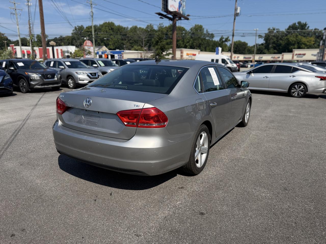 Volkswagen Passat 4dr Sdn 1.8T Auto Wolfsburg Ed 2014