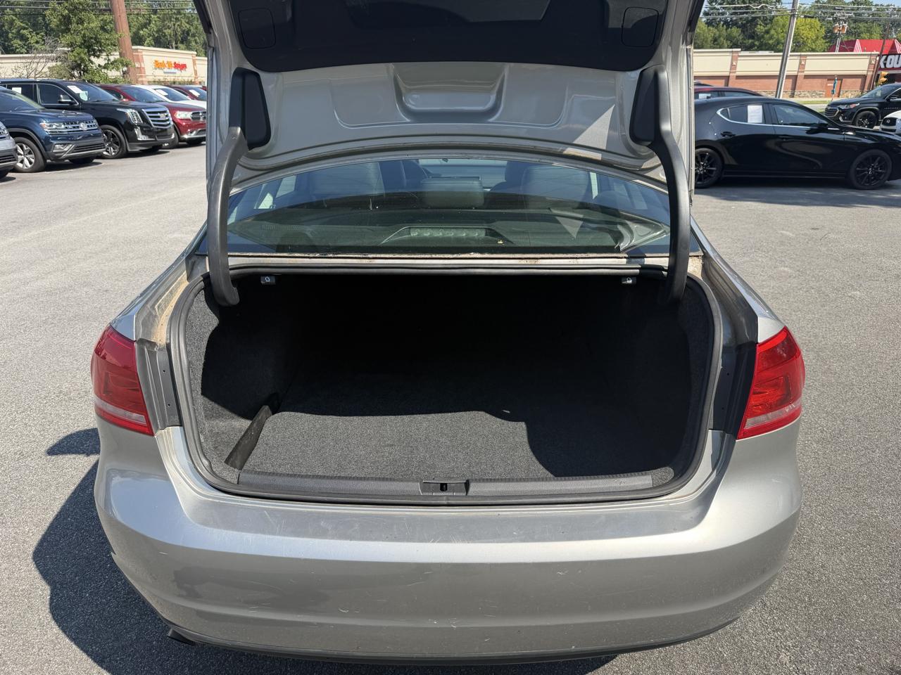 Volkswagen Passat 4dr Sdn 1.8T Auto Wolfsburg Ed 2014