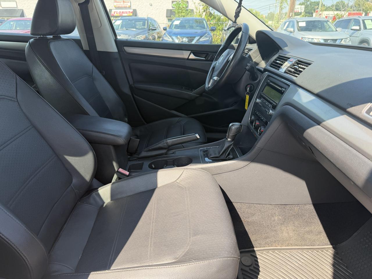 Volkswagen Passat 4dr Sdn 1.8T Auto Wolfsburg Ed 2014