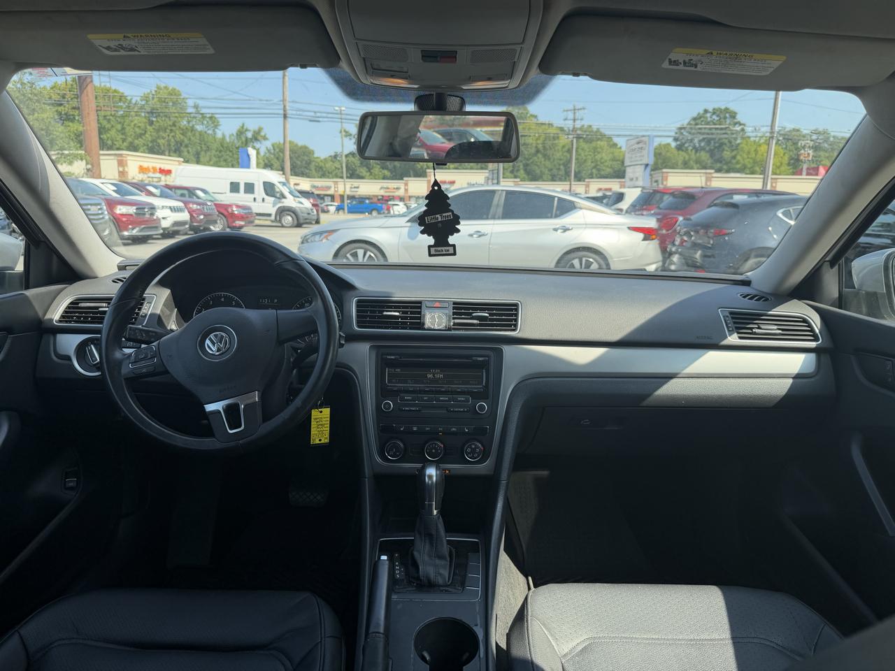 Volkswagen Passat 4dr Sdn 1.8T Auto Wolfsburg Ed 2014