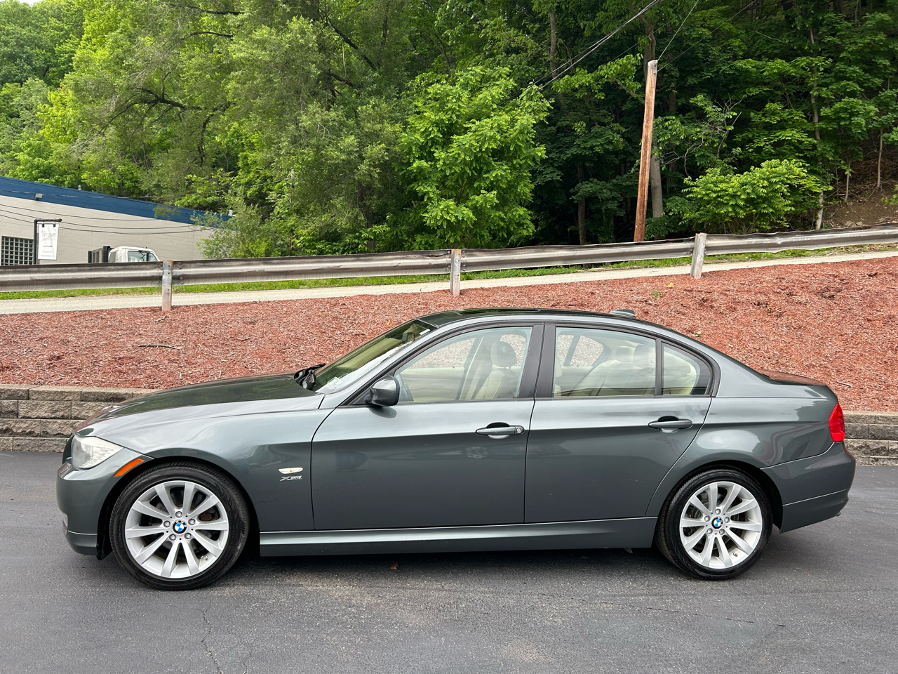 BMW 3 Series 4dr Sdn 328i xDrive AWD 2011