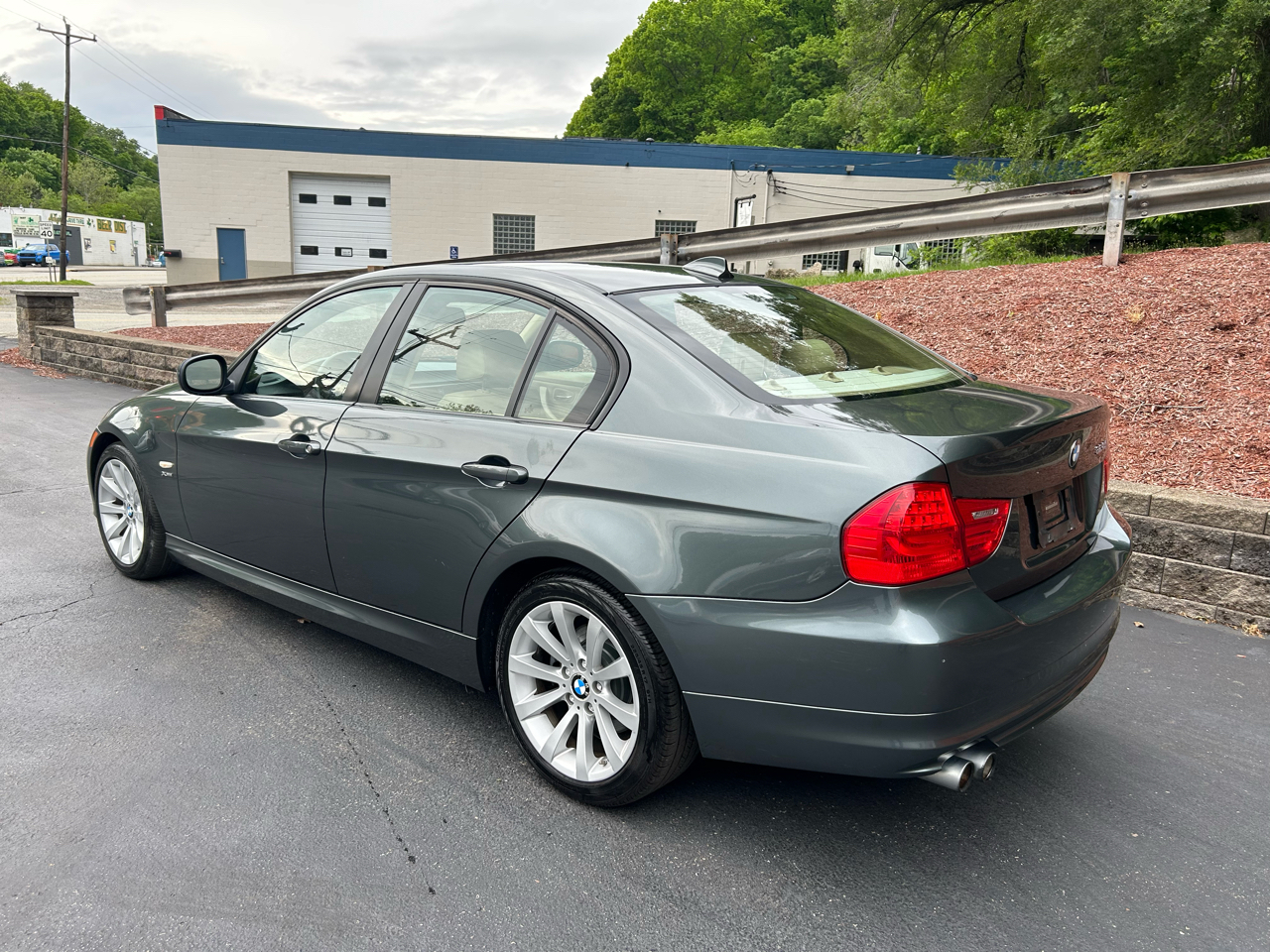 BMW 3 Series 4dr Sdn 328i xDrive AWD 2011