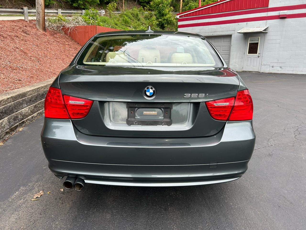 BMW 3 Series 4dr Sdn 328i xDrive AWD 2011
