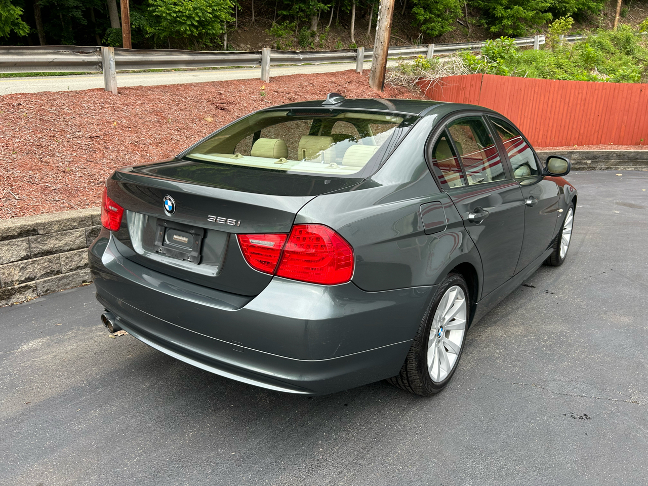 BMW 3 Series 4dr Sdn 328i xDrive AWD 2011