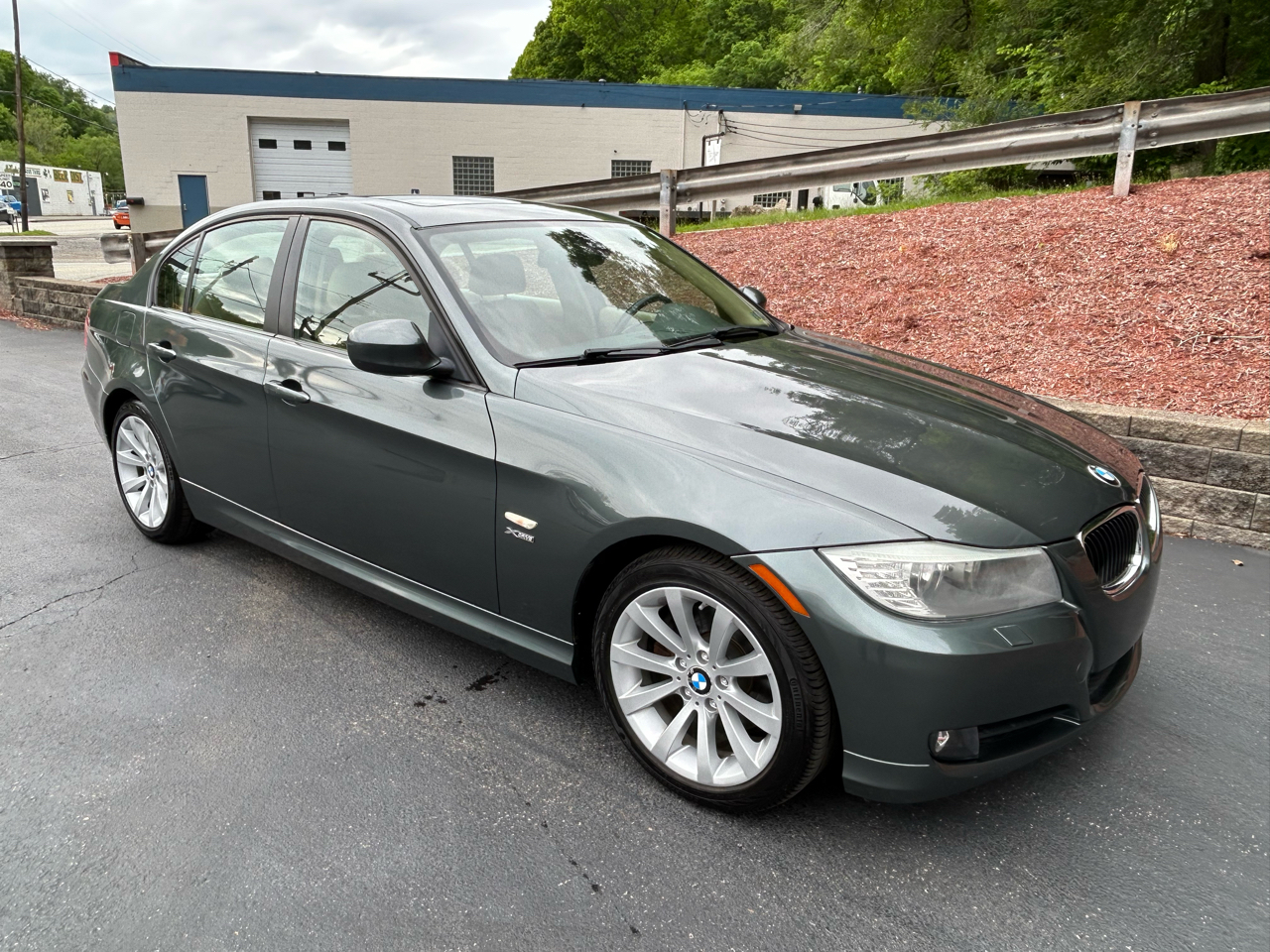 BMW 3 Series 4dr Sdn 328i xDrive AWD 2011