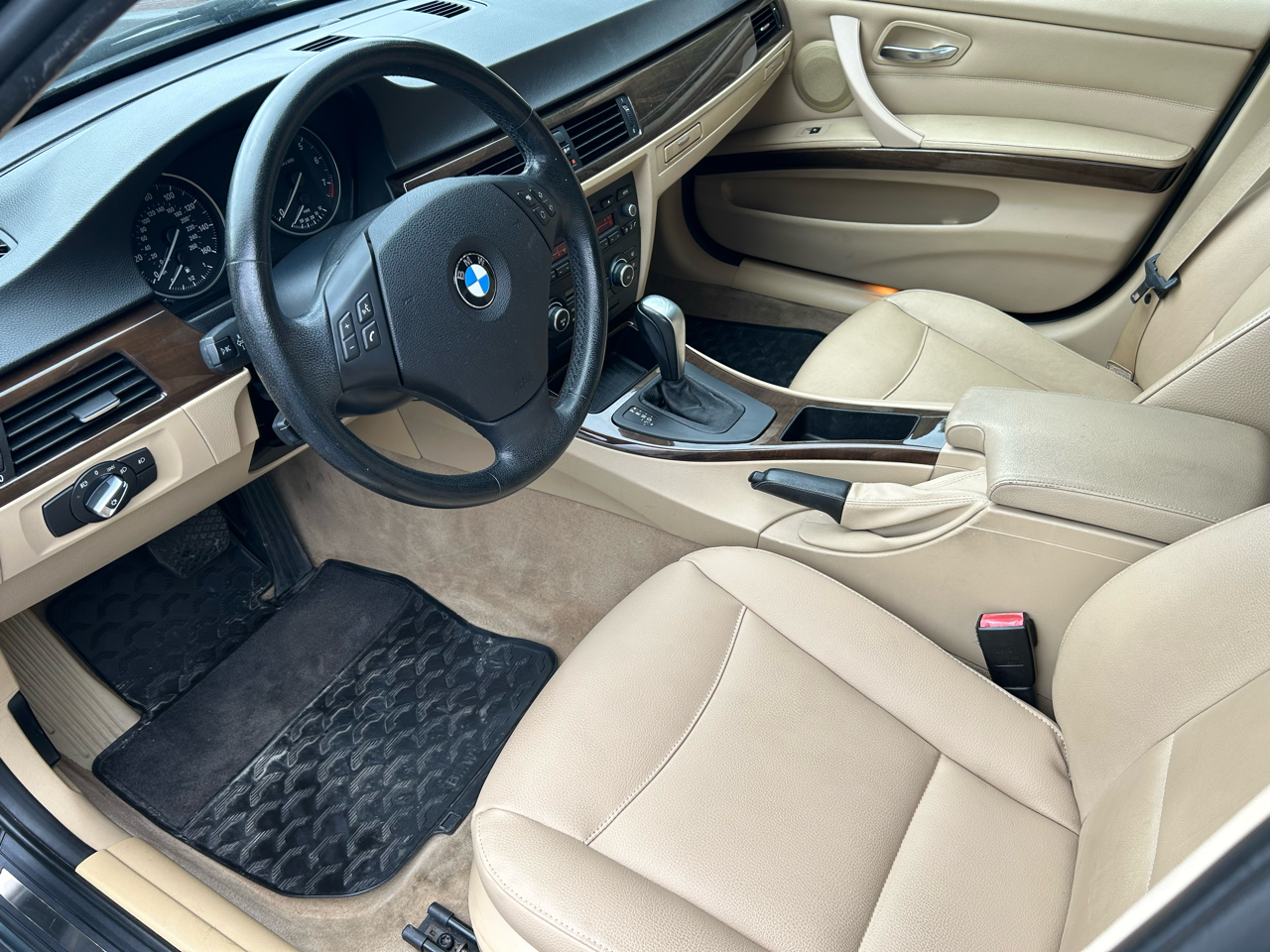 BMW 3 Series 4dr Sdn 328i xDrive AWD 2011