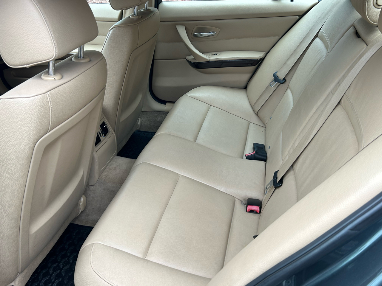 BMW 3 Series 4dr Sdn 328i xDrive AWD 2011