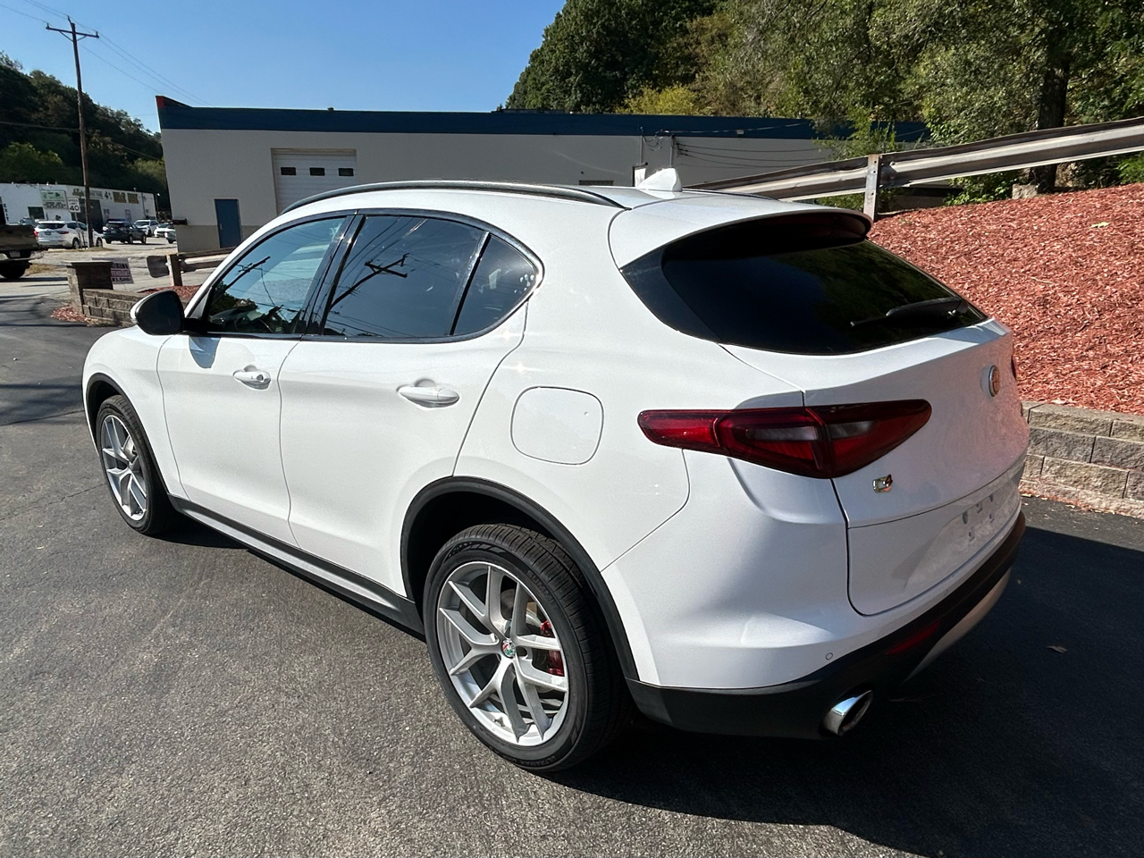 2018 Alfa Romeo Stelvio Ti Sport photo 2