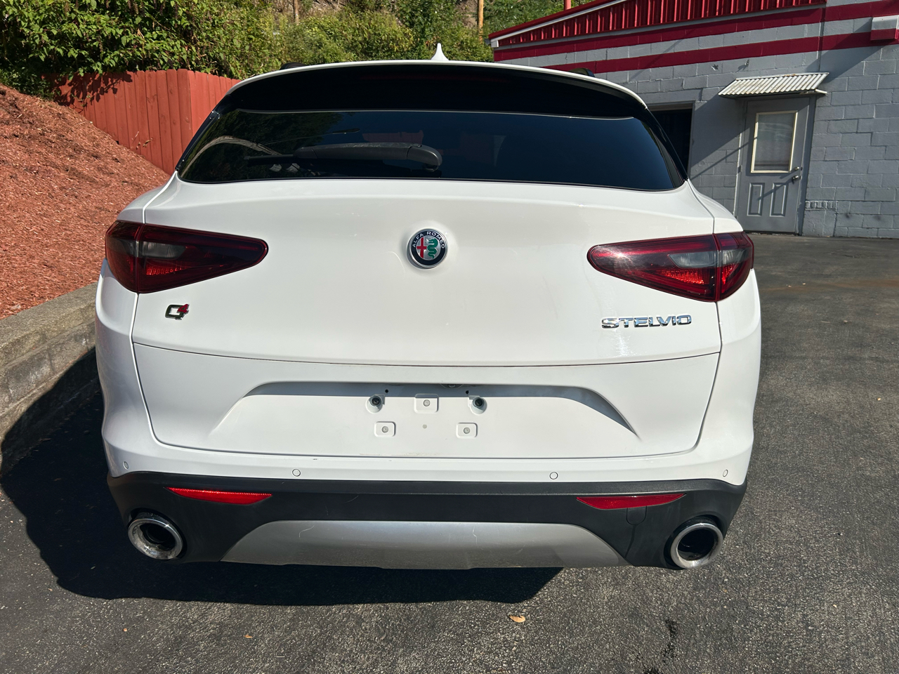 2018 Alfa Romeo Stelvio Ti Sport photo 3