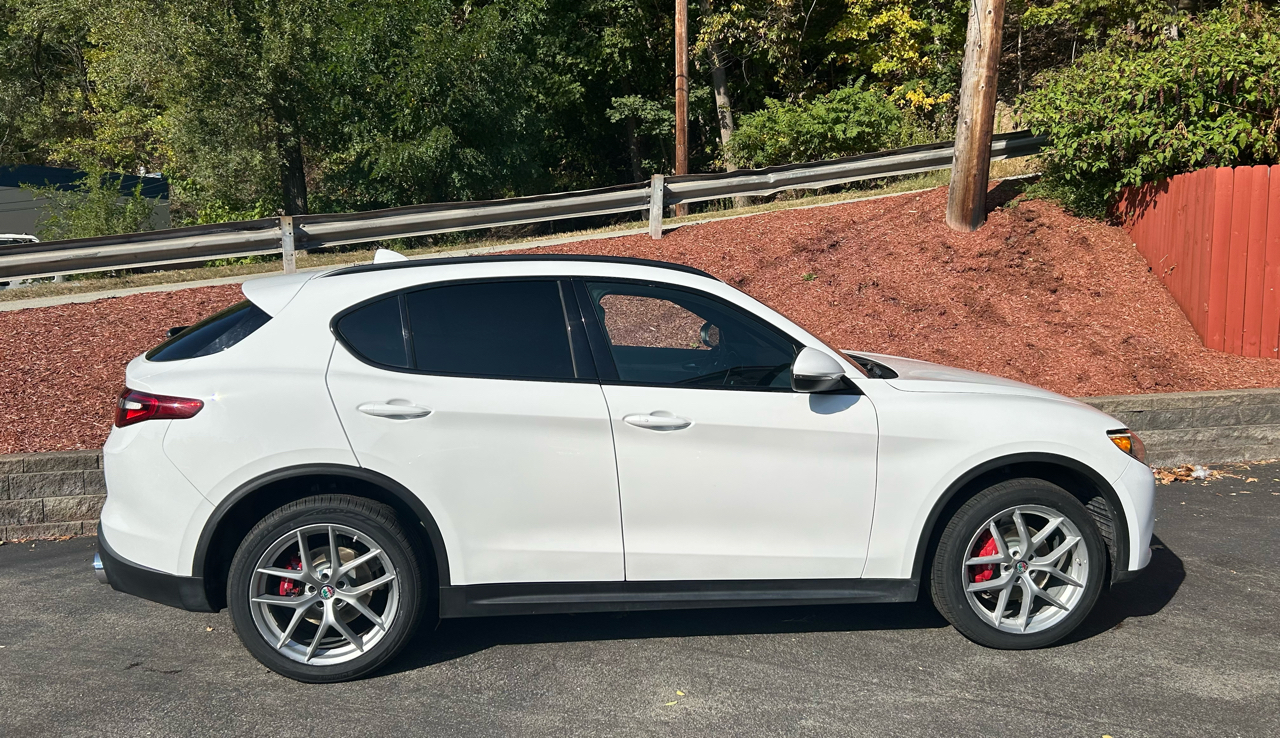 2018 Alfa Romeo Stelvio Ti Sport photo 5