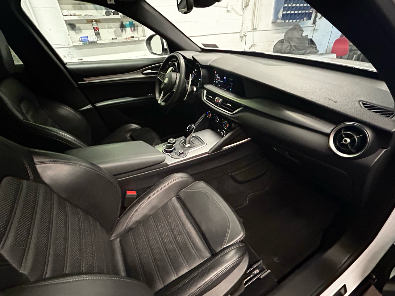 2018 Alfa Romeo Stelvio Ti Sport photo 17