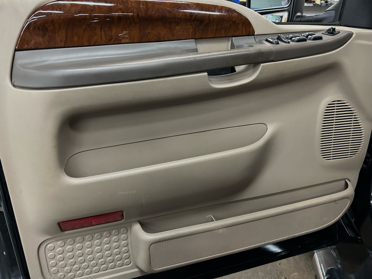 Ford Super Duty F-350 SRW Crew Cab 156" Lariat 4WD 2004