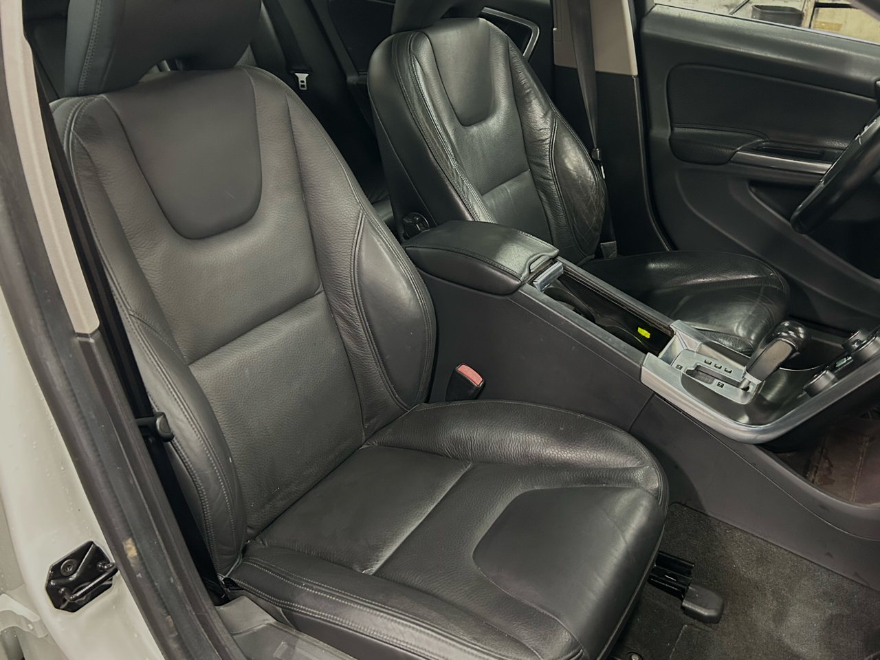 Volvo S60 FWD 4dr Sdn T5 2012