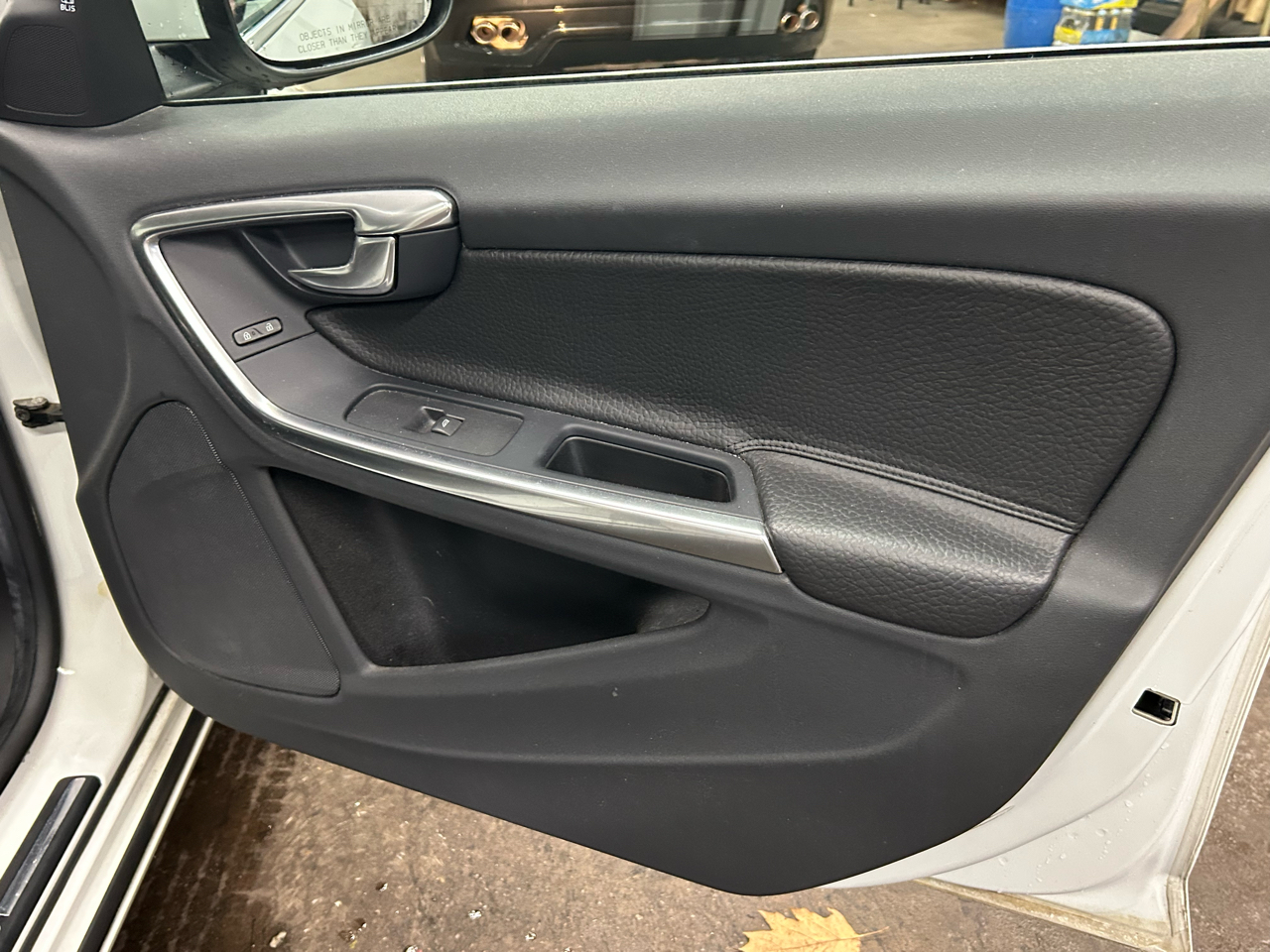 Volvo S60 FWD 4dr Sdn T5 2012