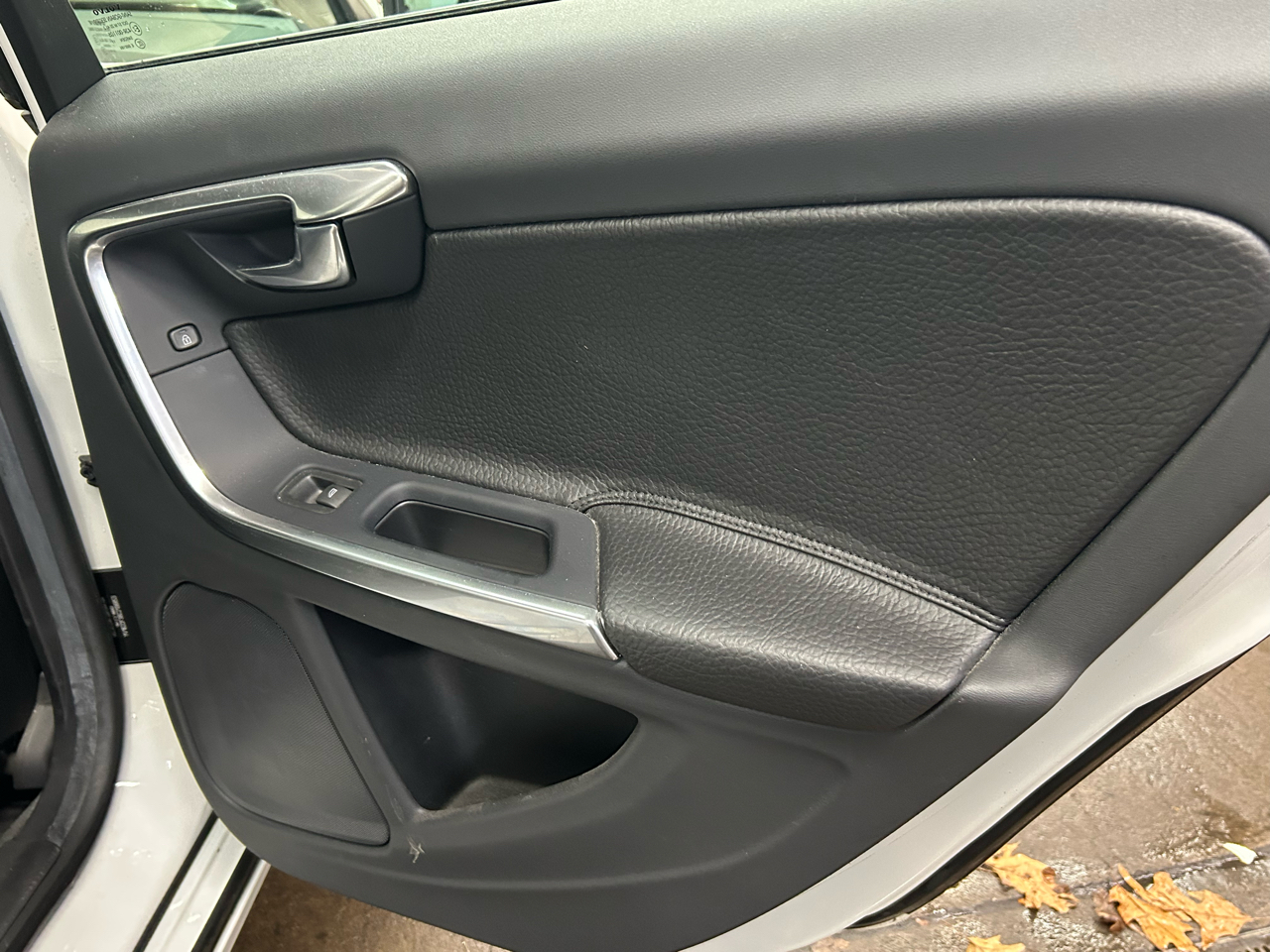 Volvo S60 FWD 4dr Sdn T5 2012