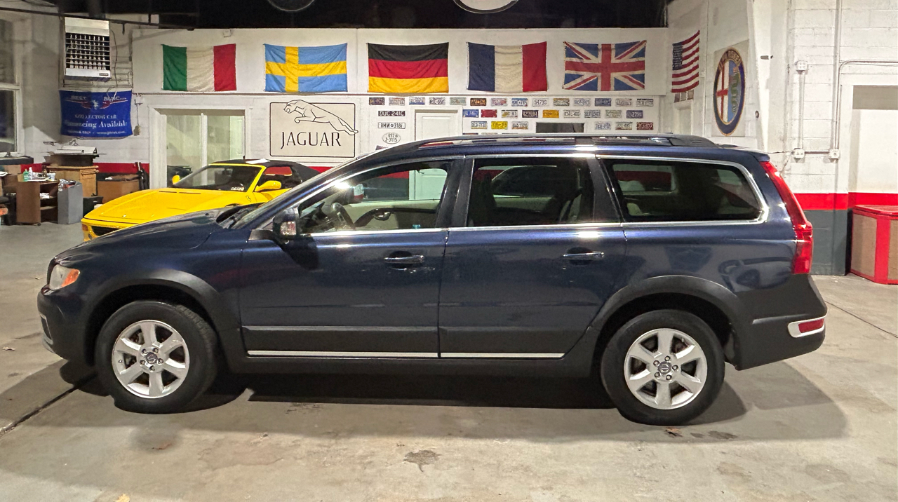 Volvo XC70 4dr Wgn 3.2L PZEV 2012