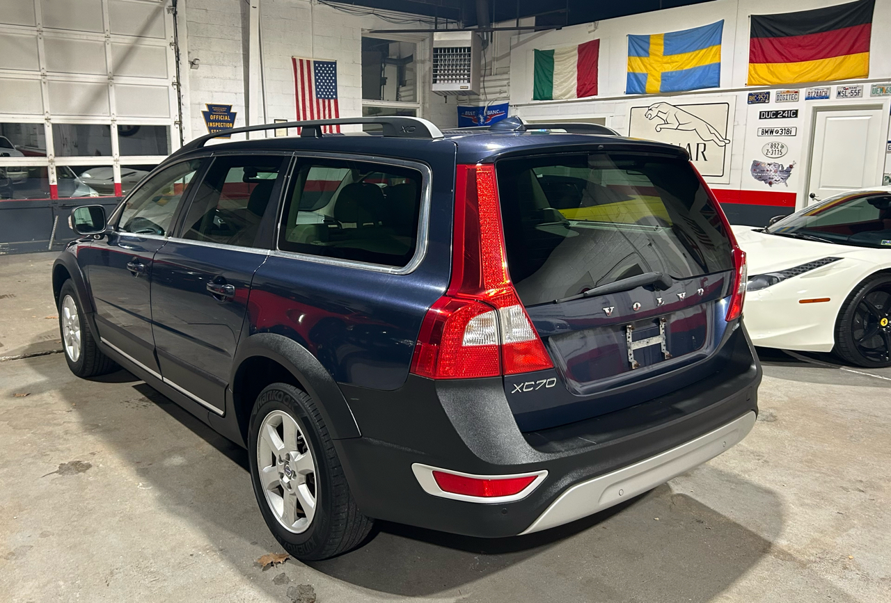 Volvo XC70 4dr Wgn 3.2L PZEV 2012