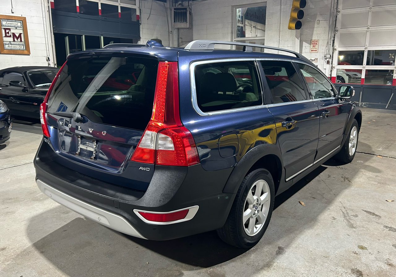 Volvo XC70 4dr Wgn 3.2L PZEV 2012