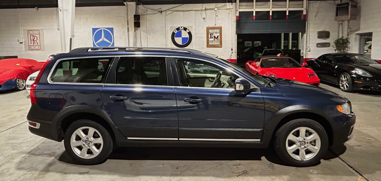 Volvo XC70 4dr Wgn 3.2L PZEV 2012