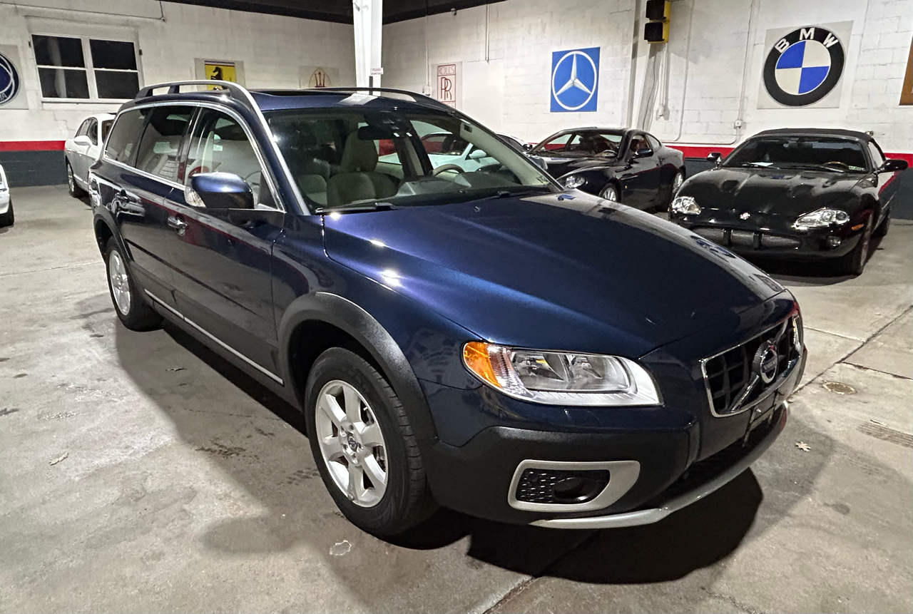 Volvo XC70 4dr Wgn 3.2L PZEV 2012