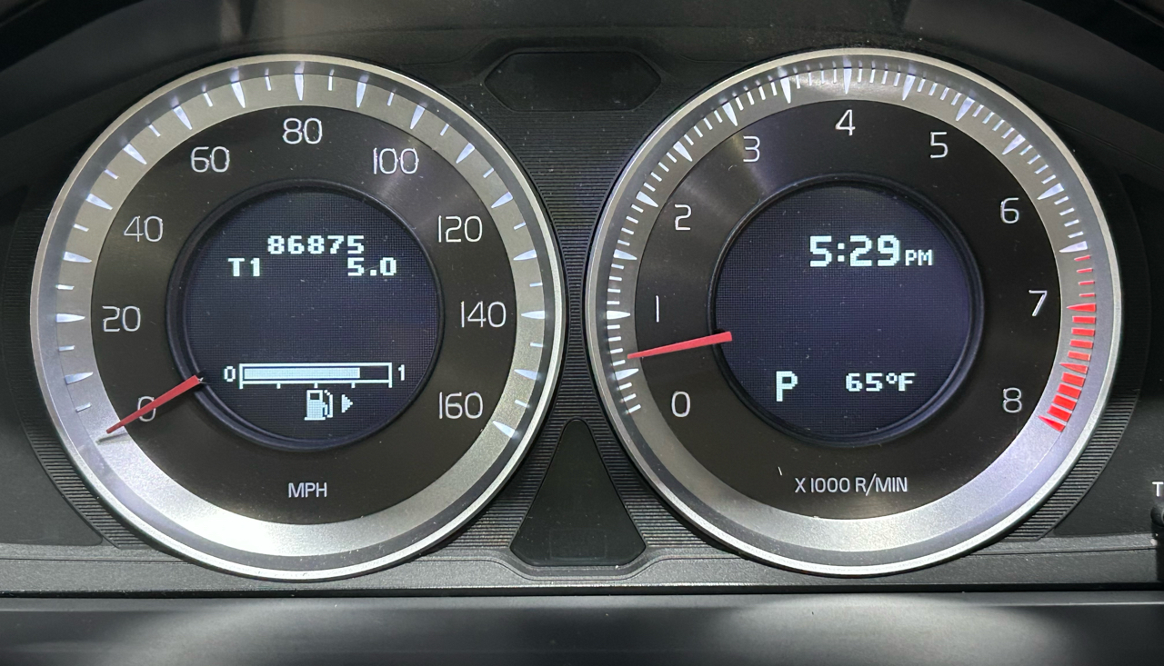 Volvo XC70 4dr Wgn 3.2L PZEV 2012