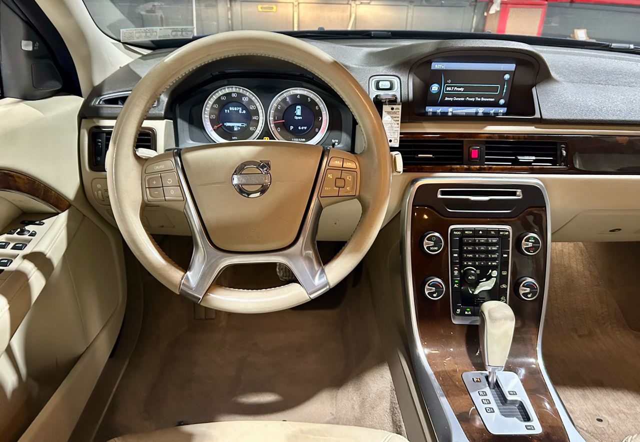 Volvo XC70 4dr Wgn 3.2L PZEV 2012
