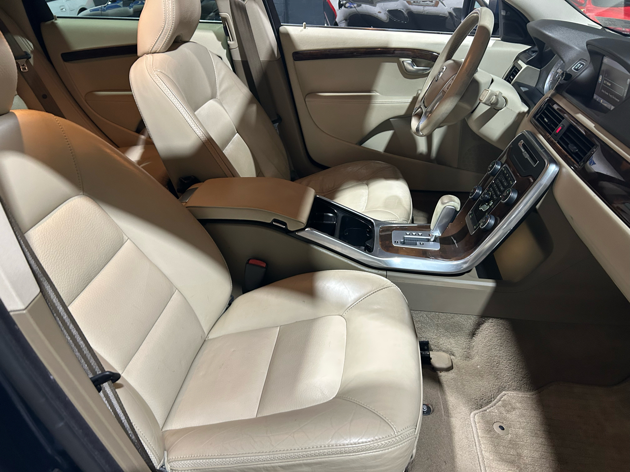 Volvo XC70 4dr Wgn 3.2L PZEV 2012